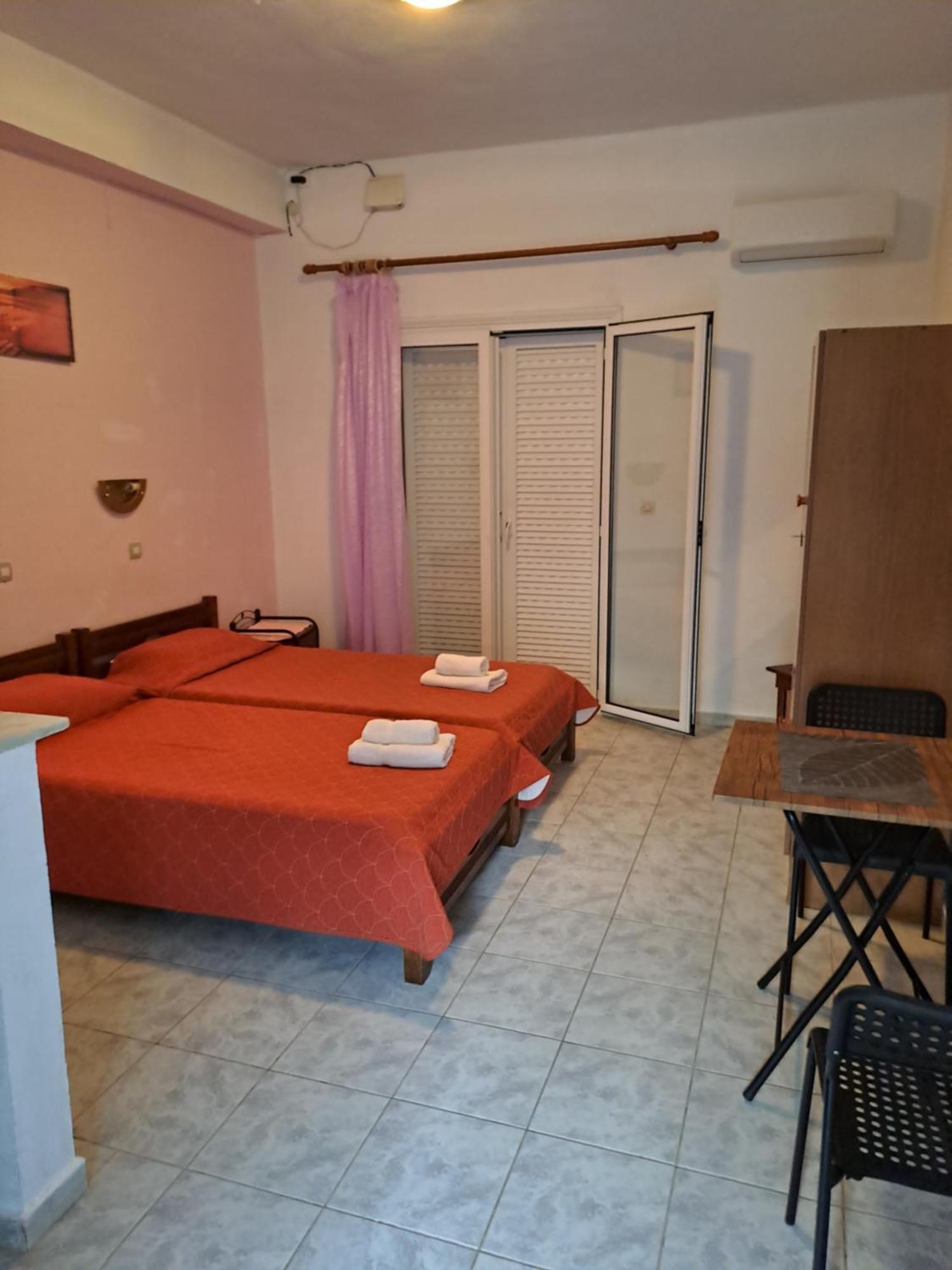 Tony'S Apartments Agios Georgios  Buitenkant foto