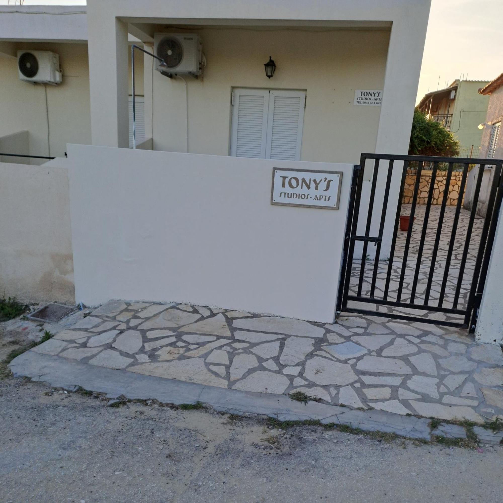 Tony'S Apartments Agios Georgios  Buitenkant foto