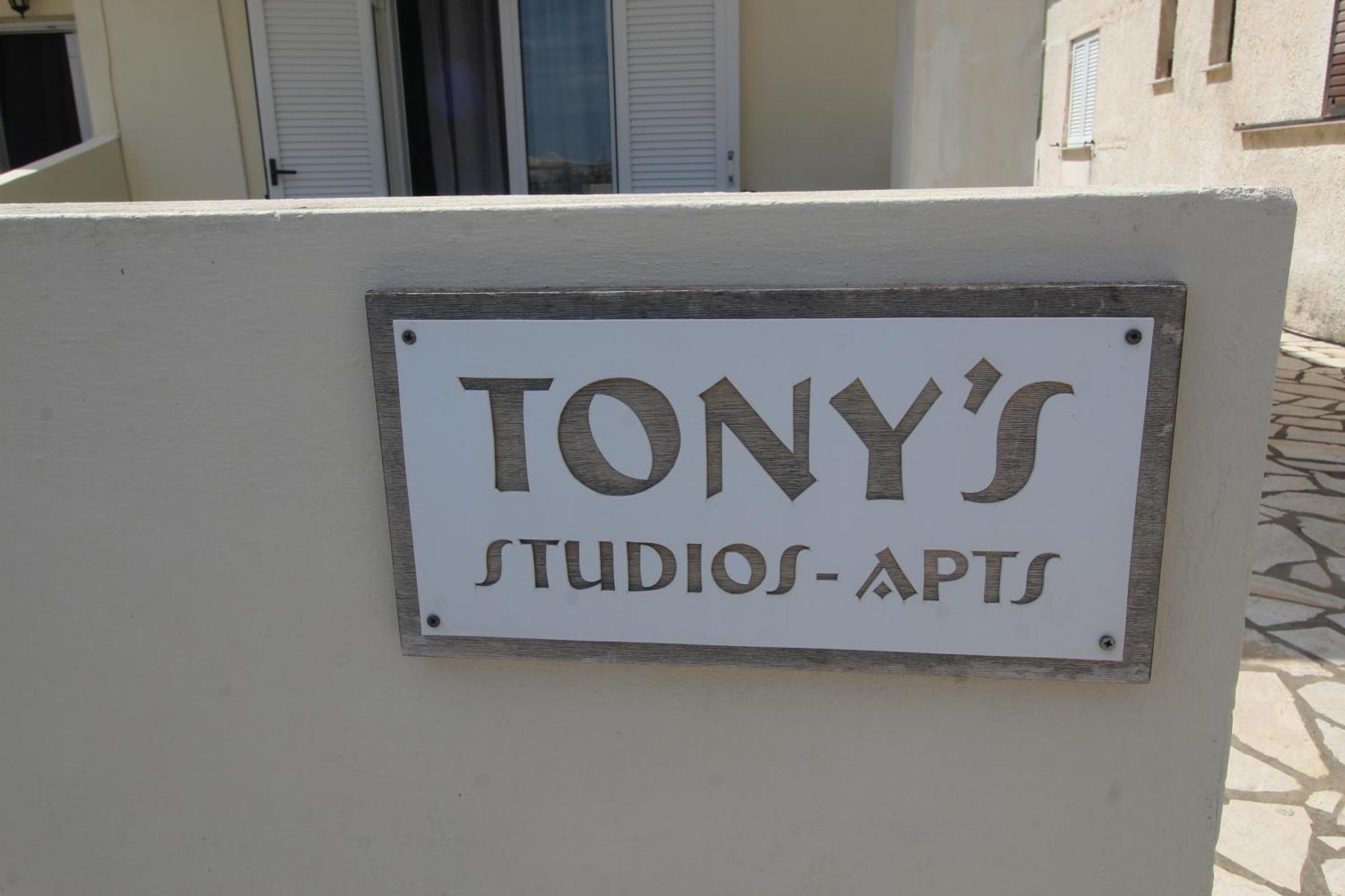 Tony'S Apartments Agios Georgios  Buitenkant foto