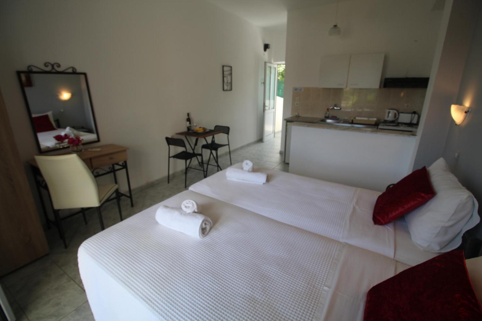 Tony'S Apartments Agios Georgios  Buitenkant foto