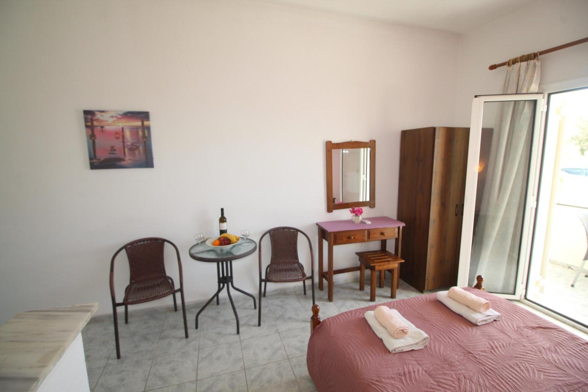 Tony'S Apartments Agios Georgios  Buitenkant foto