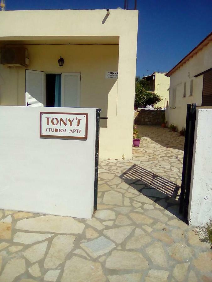 Tony'S Apartments Agios Georgios  Buitenkant foto